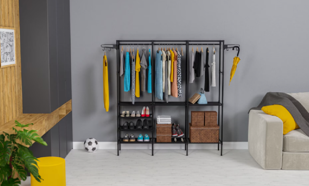 Cuier haine, Negru, cu 8 rafturi si carlige, Inaltime 175 cm