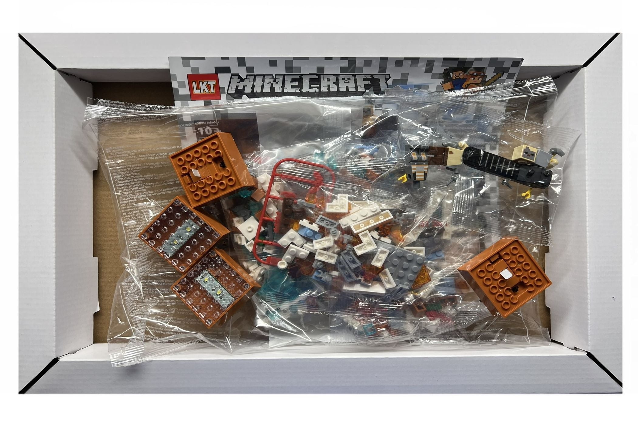 Set de constructie LKT Minecraft cu lampa LED 548 / 604 piese tip lego
