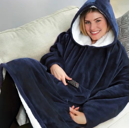 Patura cu maneci stil hanorac cu gluga si buzunar Huggle Hoodie