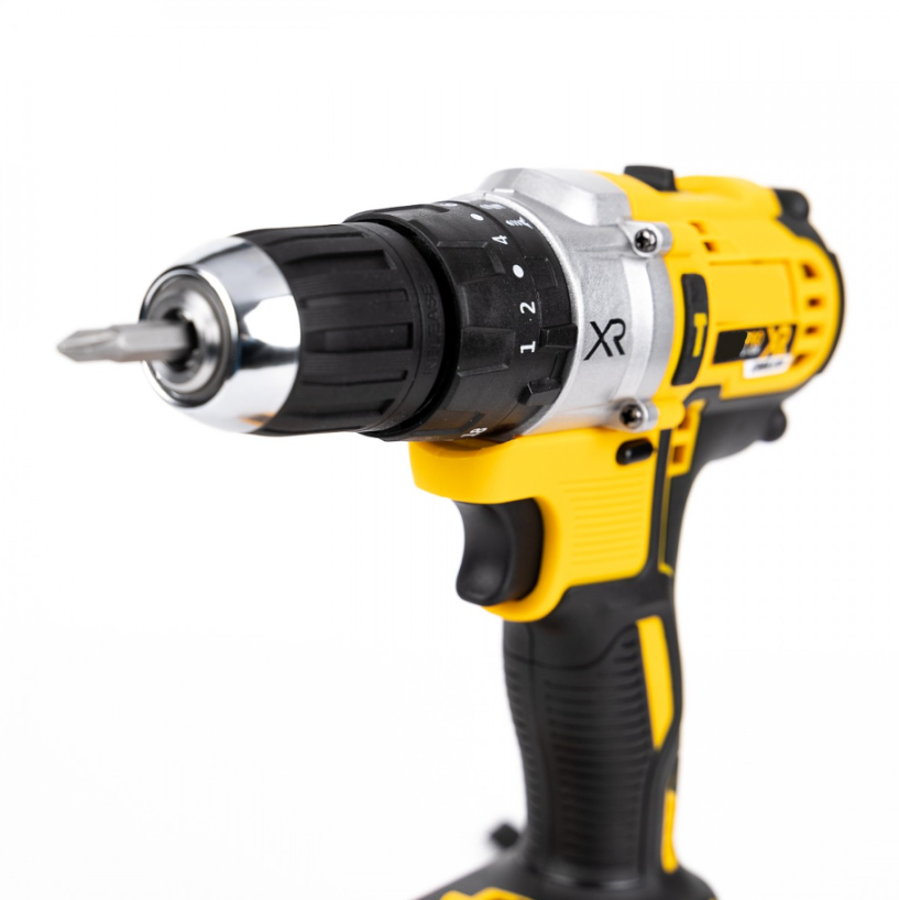 Trusa bormasina XR angrenaj metalic, 2 acumulatori, 36V, 8Ah, incarcator si 30 accesorii
