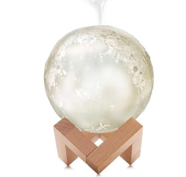 Lampa de veghe forma Luna 3d , cu umdificator Cadou 2 esente 10ml surpriza !!!