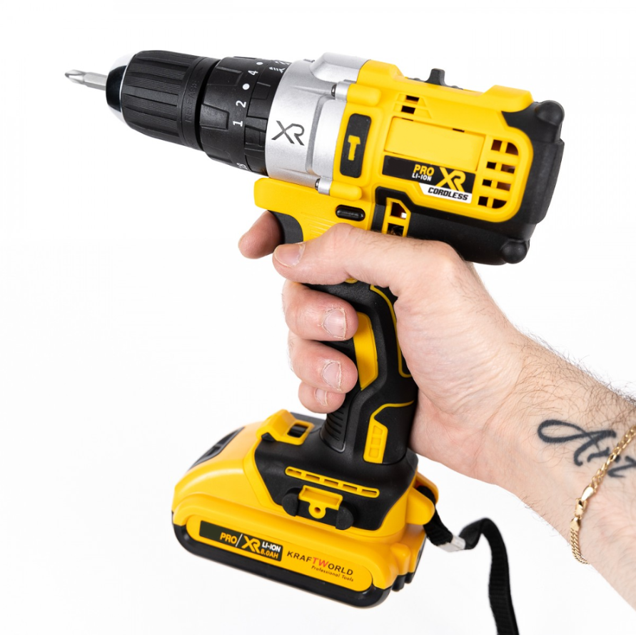 Trusa bormasina XR angrenaj metalic, 2 acumulatori, 36V, 8Ah, incarcator si 30 accesorii