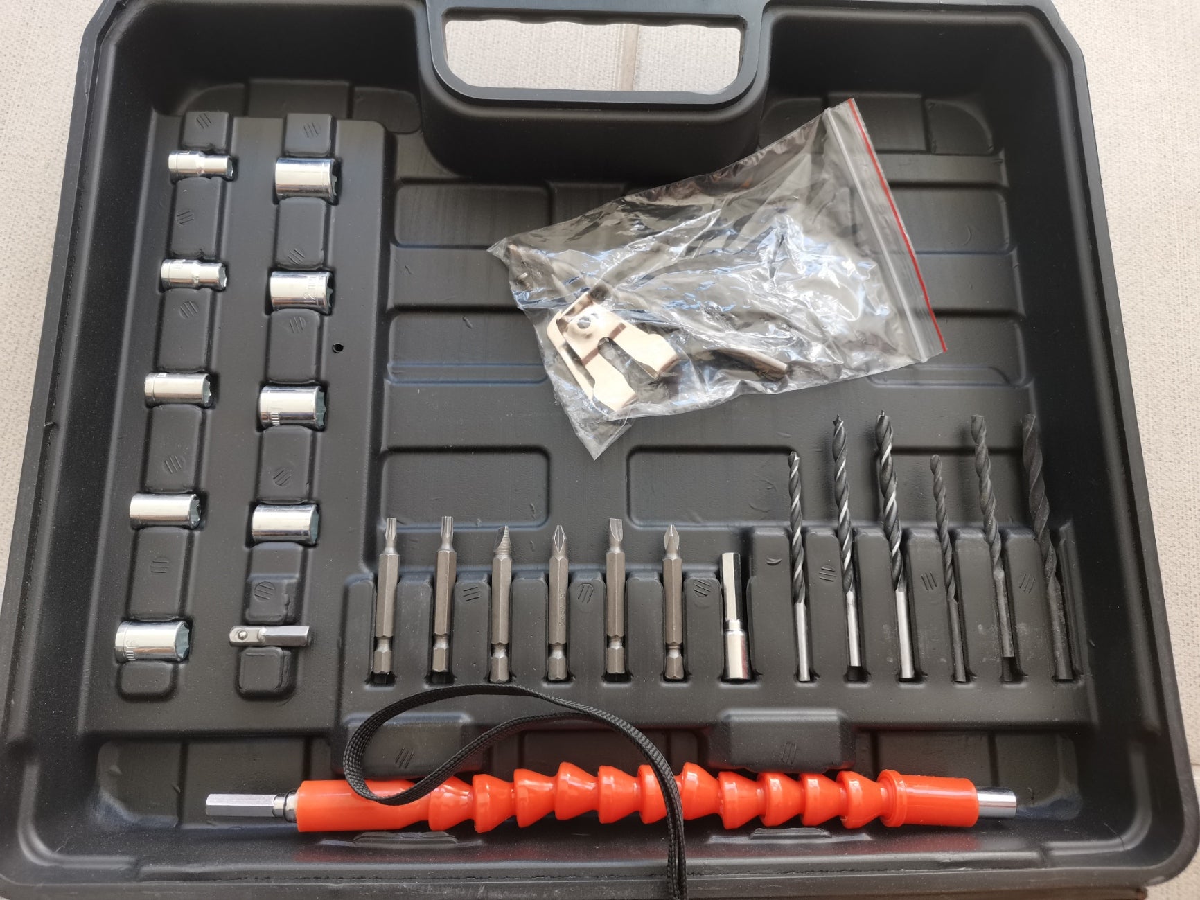 TRUSA BORMASINA 36V 5.0Ah CU 2 ACUMULATOR SI INCARCATOR + 25 ACCESORII